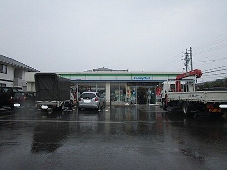ファミリーマート一宮東五城店 520m