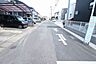 外観：前面道路含む現地写真