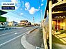 外観：前面道路含む現地写真
