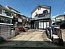外観：西側は水路になっており、遮蔽物がありません。