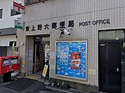 郵便窓口・貯金窓口・保険窓口・ATMがあります。