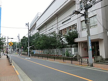 地域に根ざす学校で年がら年中地域の行事に駆り出されていました。文化祭や音楽会や運動会は本当に感動するぐらいに生徒が頑張っていました。