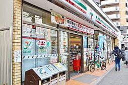 【コンビニエンスストア】セブンイレブン 西早稲田1丁目早稲田通り店まで688ｍ