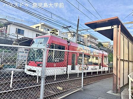 二軒茶屋駅鹿児島市電1系統のみ。鹿児島駅方面~谷山方面車いすでの乗降:可能トイレ・洗面無し上りホームすぐ後ろにJR路線あり。 970m