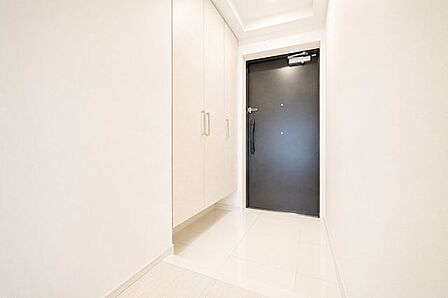 ◆玄関収納◆シューズボックス◆天井高シューズクローゼット※AI加工画像につき、現況と異なります。
