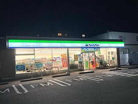 ファミリーマート守山一丁目店 徒歩3分。 240m
