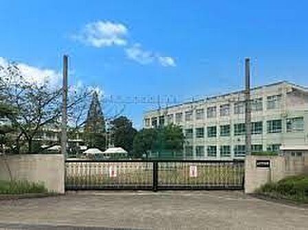 名古屋市立上社中学校 徒歩12分。 960m