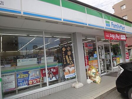ファミリーマート黄金通四丁目店 徒歩1分。 80m