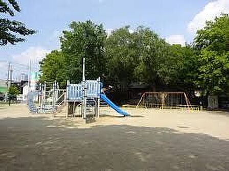 米野公園 徒歩7分。 560m