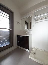 明るい洗面所です