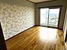 洋室：リビング横の洋室です