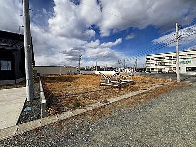 外観:土地メイン画像 金属の設置物は撤去します 外観:土地メイン画像 金属の設置物は撤去します