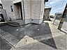 外観：最大で3台分の駐車場を備えています。