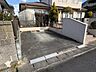 外観：駐車場の写真現在はお車ゆったり1台分ですが増設可能。