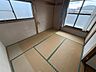 室内：二階南東側和室6帖。