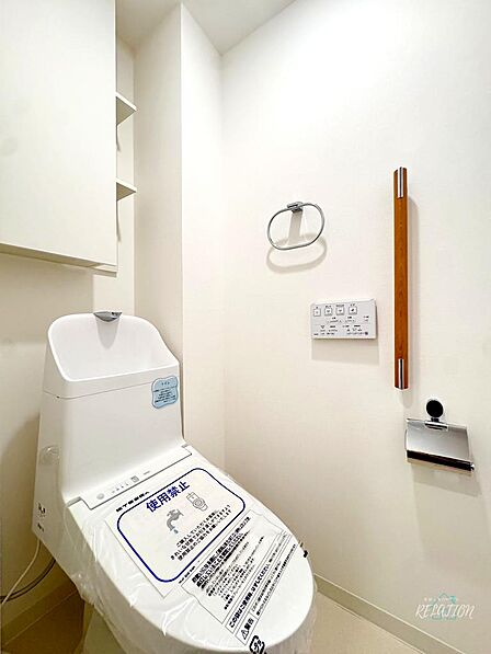 白を基調としたトイレは、清潔感があり明るい雰囲気が特徴です！いつでも気持ちよく利用できる、快適な空間となっております♪