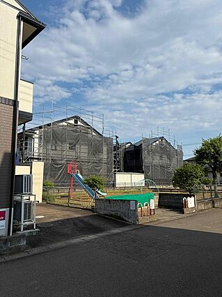 南側隣接に公園...