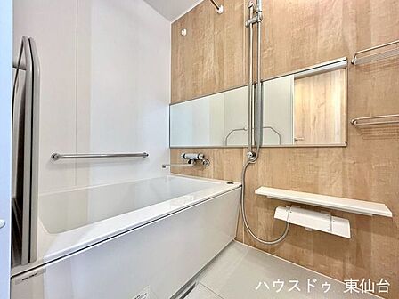 入浴以外はお洗濯物も乾かしてくれる働きもののお風呂です♪