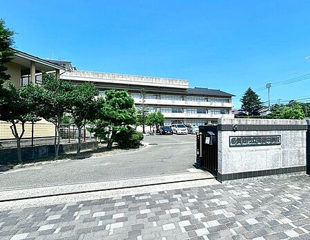 多賀城市立高崎中学校 1370m