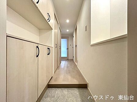 段差のないフラット設計で、毎日の出入りもスムーズに