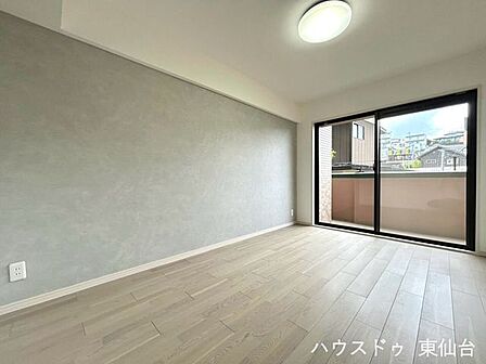 2面採光で日差したっぷりの洋室、書斎や子供部屋にピッタリです