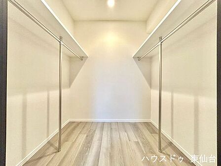 大容量ウォークインクロゼット♪そのため生活動線がつくりやすく、家具配置の自由度が高いお部屋♪