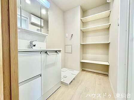 清潔感と機能性を兼ね備えた、使いやすい洗面空間