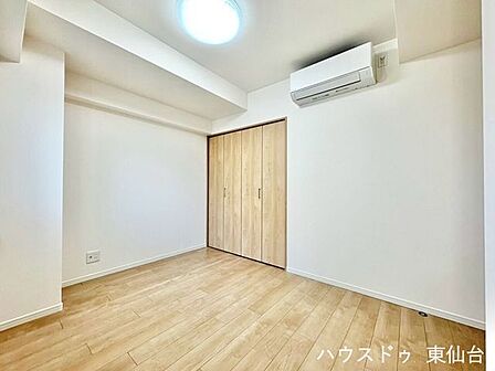 収納付きで生活動線が整い、使い勝手の良い洋室