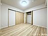 洋室：5.5帖の洋室です♪引き戸で換気もしやすいお部屋です♪