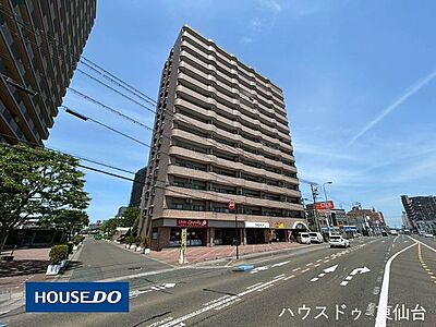 外観:駅近・南向き・高層階の好条件に加え、買い物施設も徒歩2分圏内で生活利便性の高い住環境です。 外観:駅近・南向き・高層階の好条件に加え、買い物施設も徒歩2分圏内で生活利便性の高い住環境です。