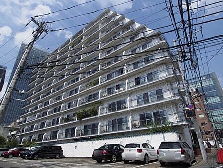 目黒駅徒歩4分×最上階×眺望良好、都心居住の魅力を存分に味わえる一室。