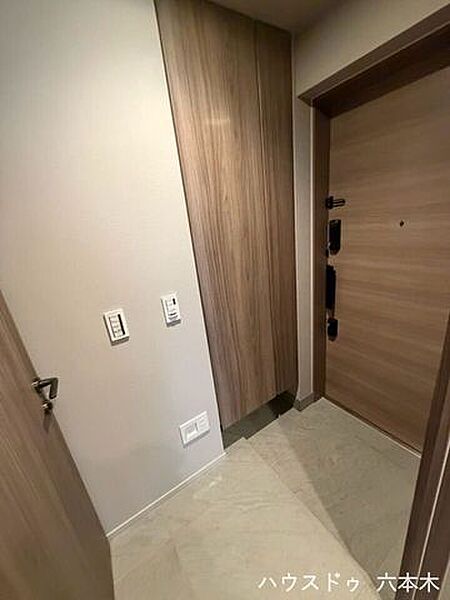 玄関を拡大表示