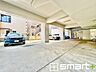 駐車場：～便利な平面駐車場～ ・広い敷地を活かした平面式の駐車場。車の出し入れが楽で利便性に優れます。 ・空き状況などもお気軽にお問い合わせくださいませ。 