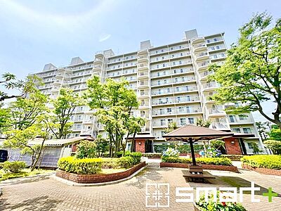 外観:~堂々とした大型のマンション~ ・総戸数の多い大型のマンションですので、外観の迫力もあり誇りに思えるようなお住まいとなっております。 ・ぜひ現地でご体感くださいませ。 外観:~堂々とした大型のマンション~ ・総戸数の多い大型のマンションですので、外観の迫力もあり誇りに思えるようなお住まいとなっております。 ・ぜひ現地でご体感くださいませ。