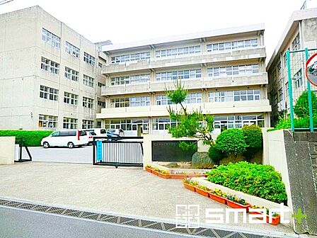 松戸市立六実中学校(1300m)