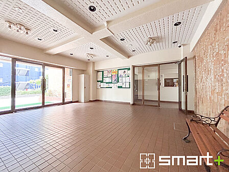 ～管理の行き届いたエントランス～ ・お住まいの「顔」でもあるエントランス。管理会社の方でしっかりと管理されております。 ・ぜひ現地でご体感くださいませ。 