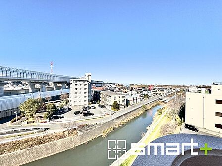 ~バルコニーからの眺望~ ・お部屋の延長として、外の空気を感じながらリラックスできるスペースをご提供。 ・周囲の景色や夕日を楽しむことも魅力のひとつです。