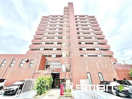 ～堂々とした大型のマンション～ ・総戸数の多い大型のマンションですので、外観の迫力もあり誇りに思えるようなお住まいとなっております。 ・ぜひ現地でご体感くださいませ。 