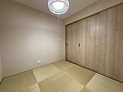 暮らしに寄り添う、収納付き4.5帖の和室