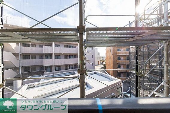 南西向きバルコ...