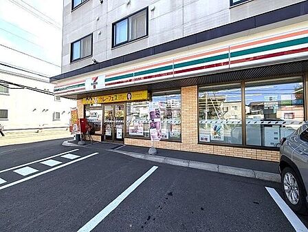 セブンイレブン札幌北37条店 220m