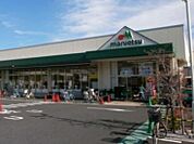 確かな品揃えで地元を支えるスーパーです。