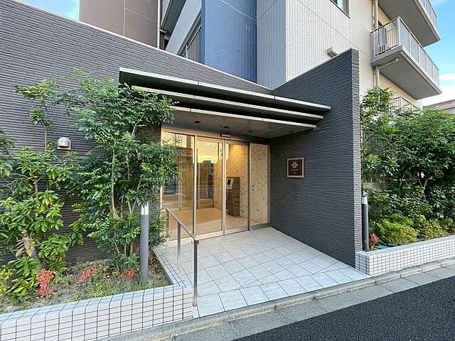 エントランス ファミリアーレ神宮東 1階/-