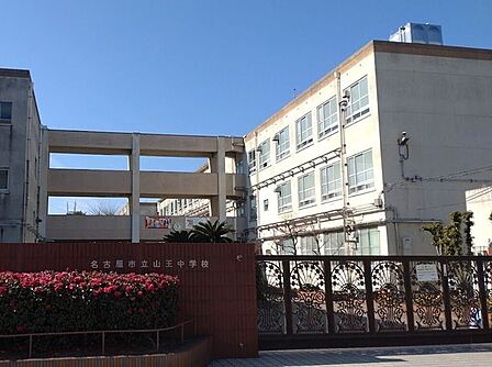 名古屋市立山王中学校 800m