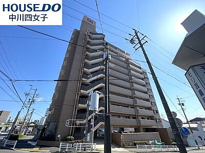外観:◇外観◇名鉄名古屋本線「東枇杷島」駅徒歩3分の好立地です。大切なペットとお過ごしいただけるペット飼育可の11階建てマンションです。駐車場有りです。オートロックで安心ですね。 外観:◇外観◇名鉄名古屋本線「東枇杷島」駅徒歩3分の好立地です。大切なペットとお過ごしいただけるペット飼育可の11階建てマンションです。駐車場有りです。オートロックで安心ですね。