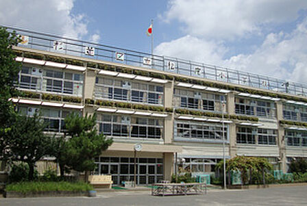 小学校まで徒歩14分♪あんしんの子育て環境♪いつでもお子様を近くに感じられる距離感がうれしいですね♪