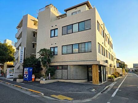 徒歩11分の距離にかかりつけ病院があれば、急な体調変化にも心強いですね。