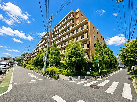 2016年竣工　全92戸　「砧公園」も徒歩圏で恵まれた環境に立地します。