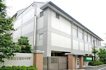 登下校時は仲良くお友達とのおしゃべりも弾みますね。ますます充実の学校生活になりそうです♪