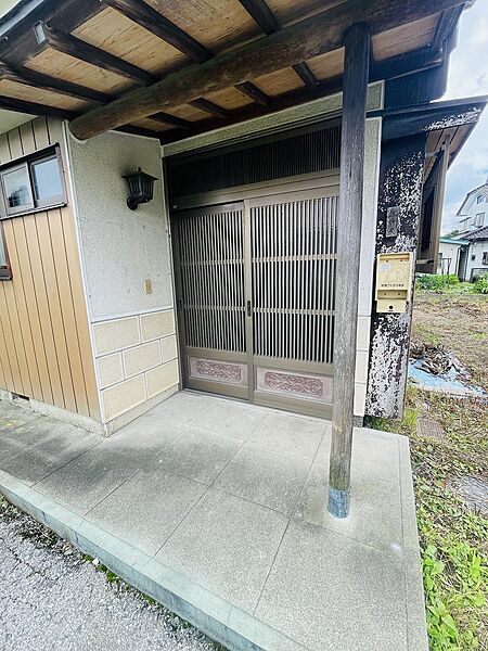 玄関を拡大表示